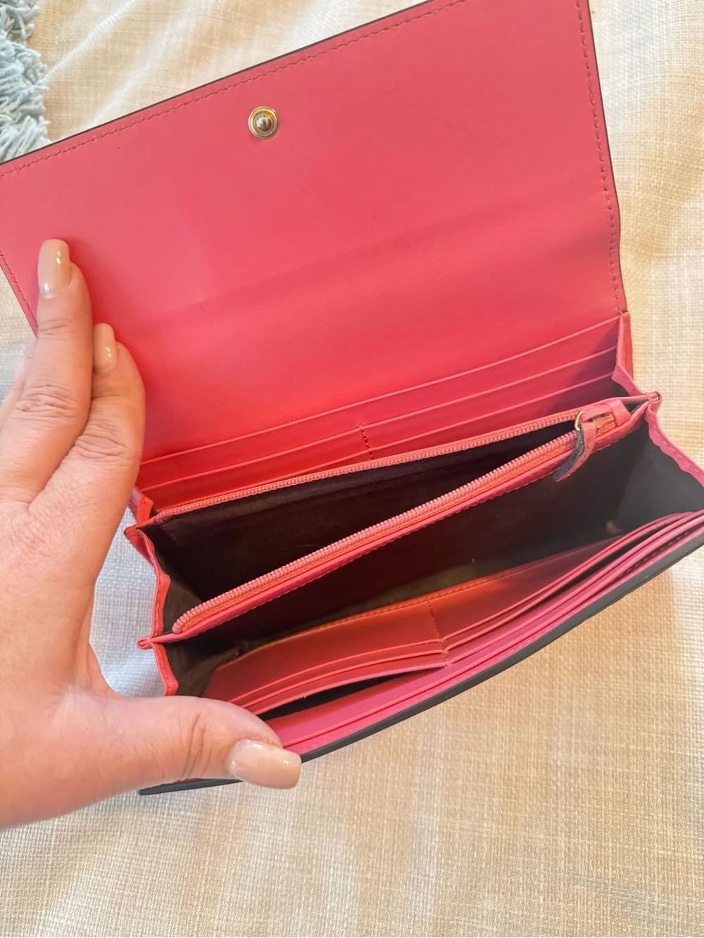 Gucci Pink Signature Embossed Leather Wallet - Picture 5 of 5